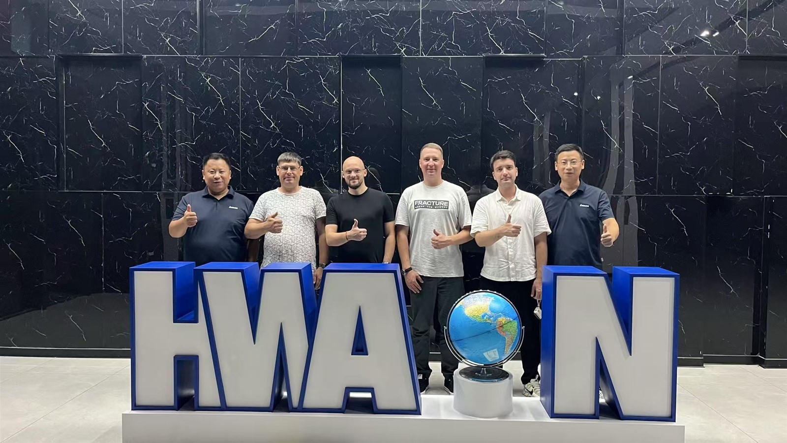 Russia visit hwaon laser screed111.jpg